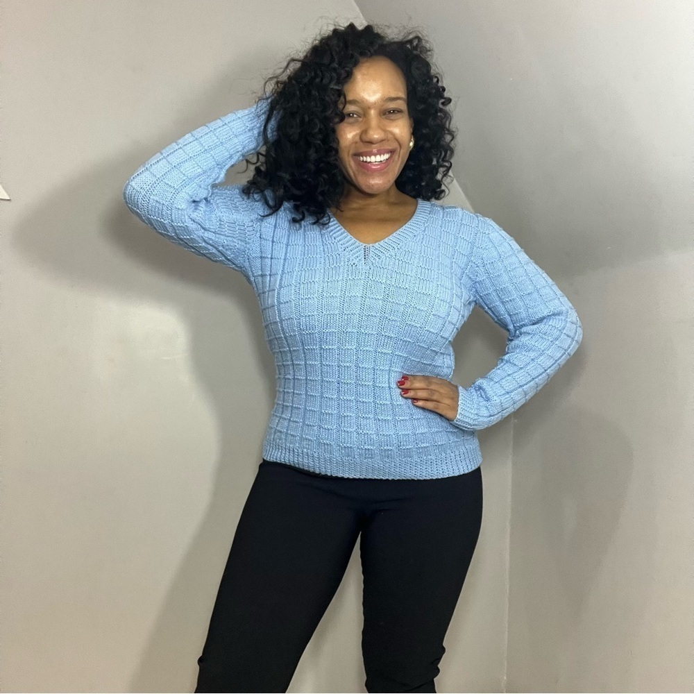 Vintage baby blue v-neck hand knit sweater textured stretchy acrylic top retro - Picture 13 of 13